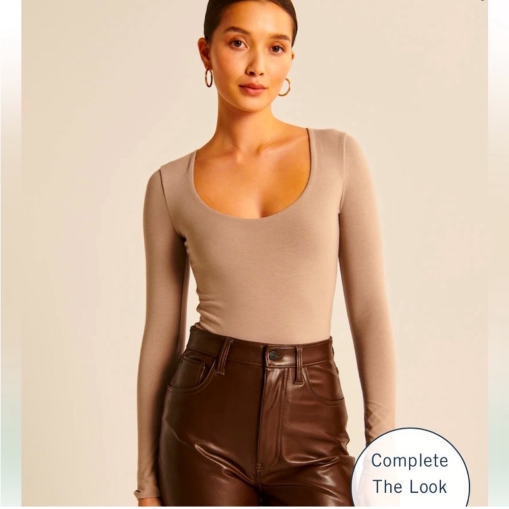 ✨NWT Abercrombie & Fitch Tan Long Sleeve Seamless Scoop Neck Bodysuit Large - Picture 6 of 7